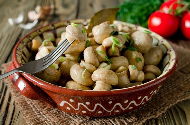 Шампиньоны маринованные