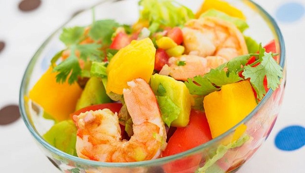 Салат Мини с тигровой креветкой и обжаренным манго