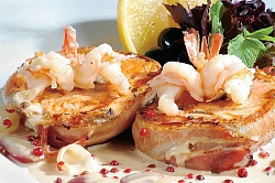 Семга запеченая в беконе со сливочным соусом