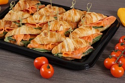 Круассан-мини с семгой с/с