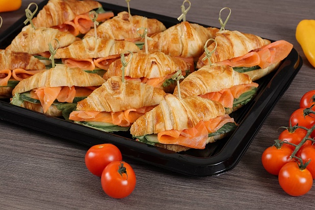 Круассан-мини с семгой с/с