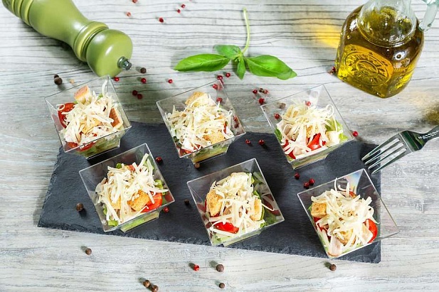 Салат Мини Цезарь с курицей