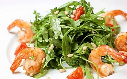 Салат Руккола с тигровыми креветками