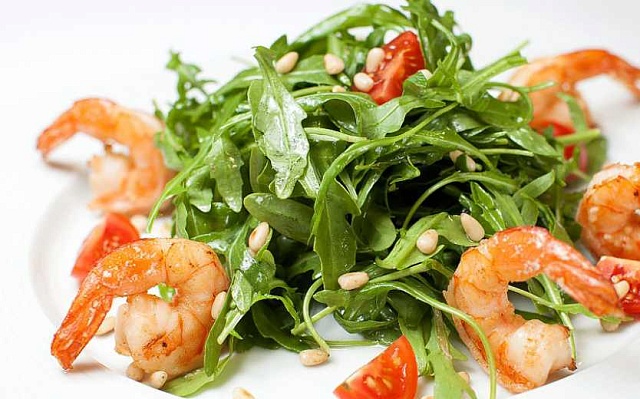Салат Руккола с тигровыми креветками