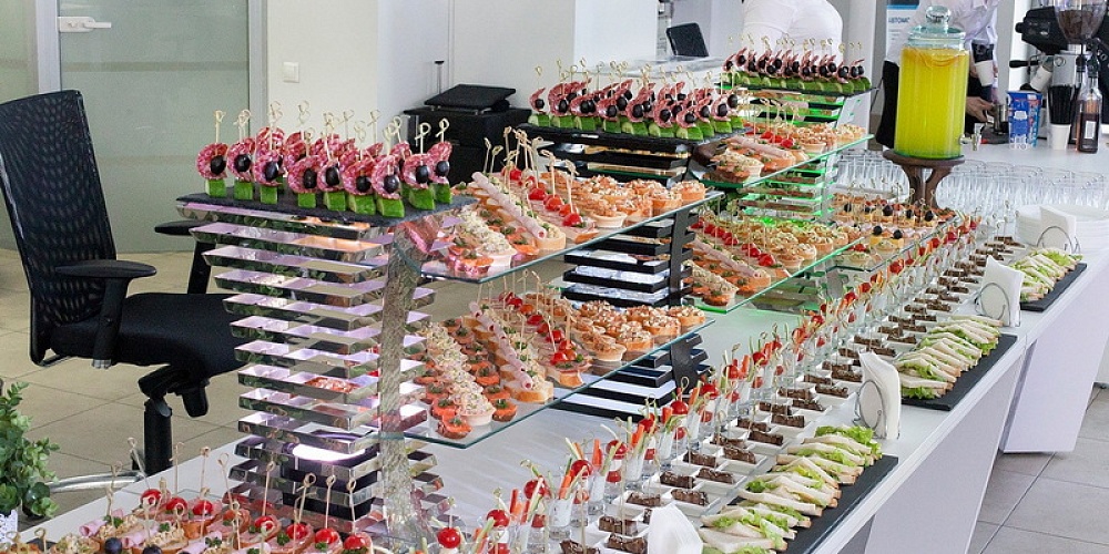 Как организовать фуршет на работе