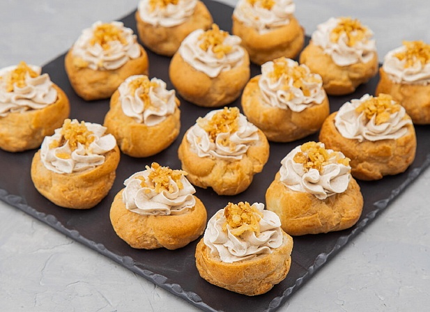 Профитроли с рийетом из тунца