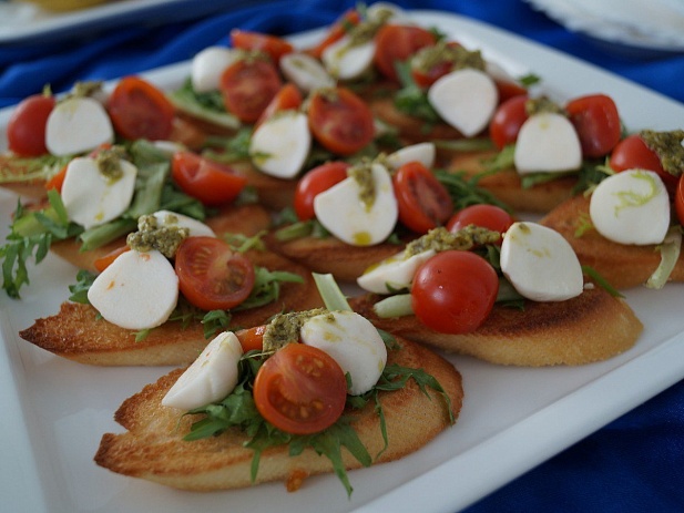 Брускетта мини Капрезе