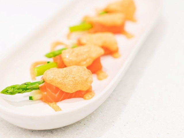 Роллы из сёмги с мини-спаржей